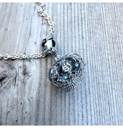 Halsband med berlock kungakrona