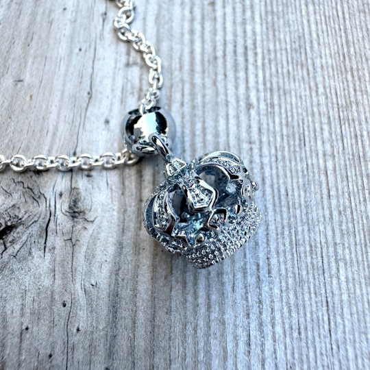Halsband med berlock kungakrona