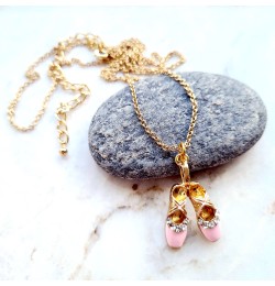 Halsband med skor ballerina i rosa Halsband med skor ballerina i rosa