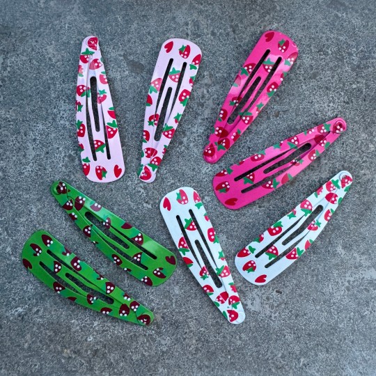 Hårspännen med jordgubbar x 8