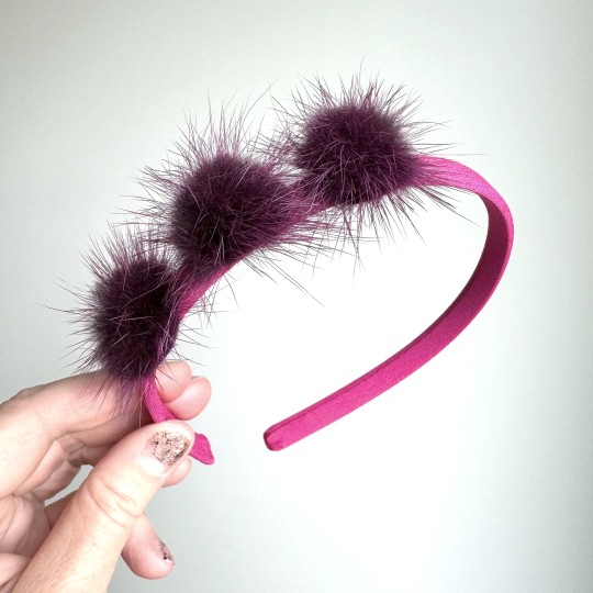 Diadem med pälsbollar