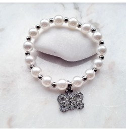 Armband med pärlor i vitt och silver med fjäril