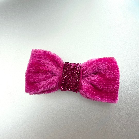 Kardborre i cerise sammet med glitterband