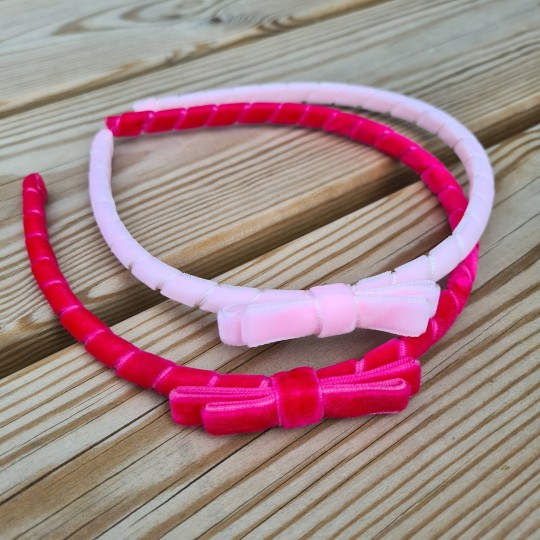 Diadem i sammet med rosett