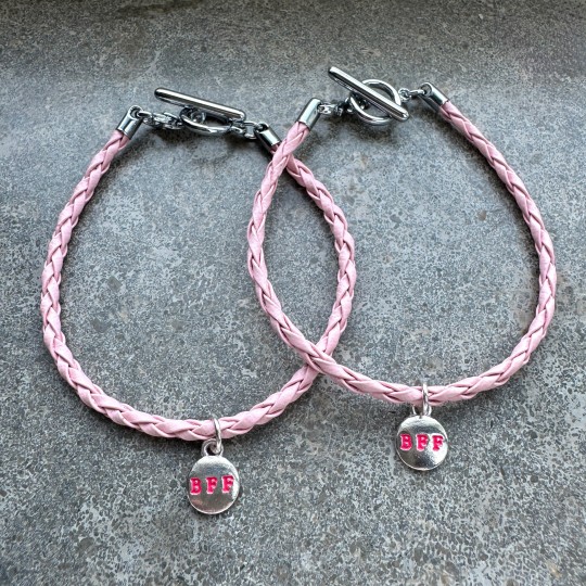 Armband rosa flätat med berlock BFF x 2