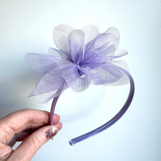 Diadem med tyllblomma