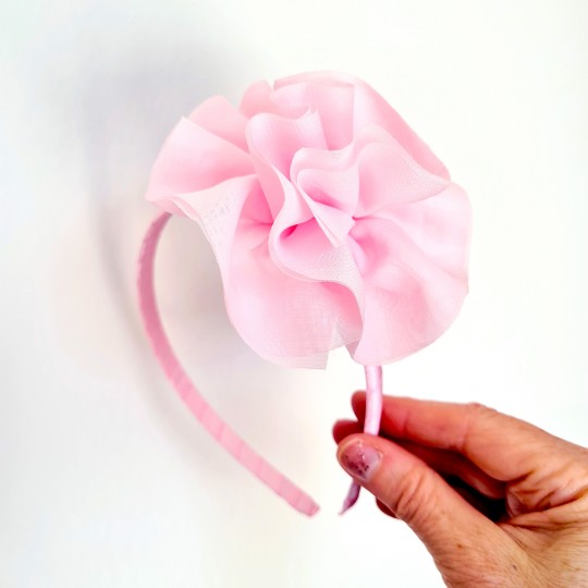 Diadem med stor blomma i tyg