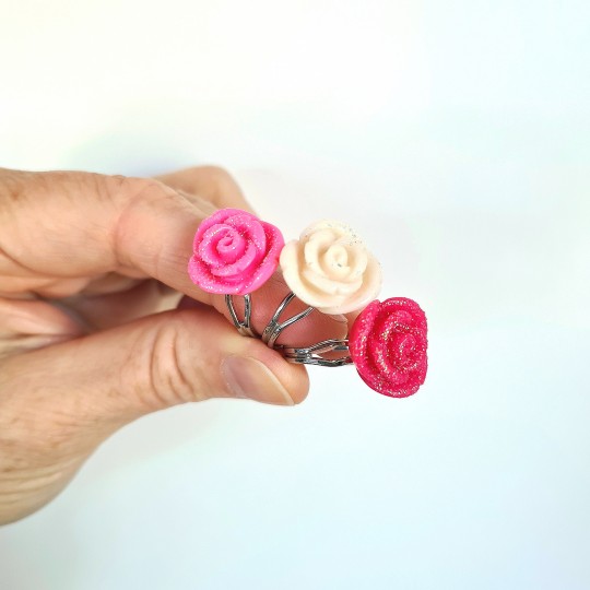 Ring med glittrig ros