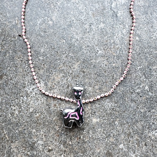 Halsband med berlock giraff