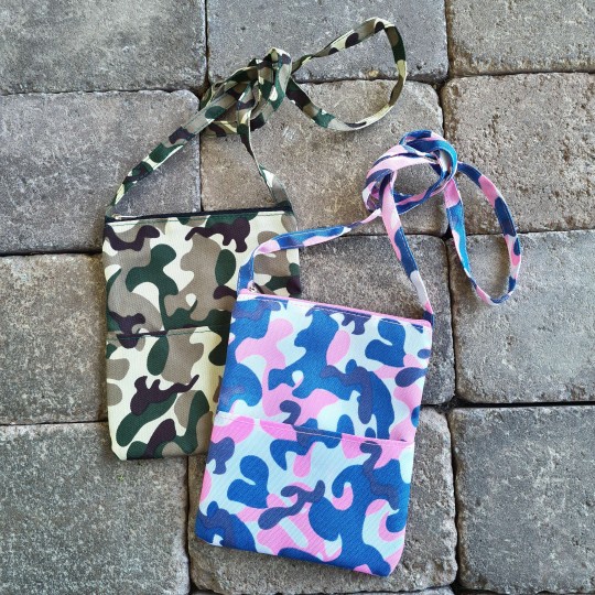 Väska med camouflage mönster